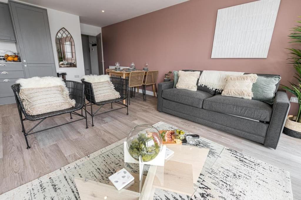 Bournecoast - Stylish Flat With Balcony - Sea Glimpses - 10 Min Walk To Beach - Parking - Wifi - Fm8405 Bournemouth Exterior foto
